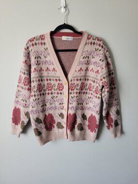 Vintage pink knitted cardigan with floral patterns